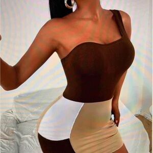 Colorblock Asymmetrical Neck Mini Dress